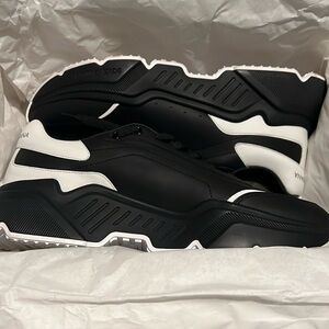 DOLCE & GABBANA SHOES.. black & white